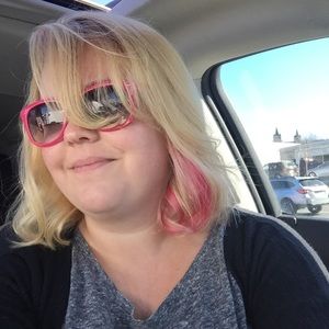 Meet your Posher, Danielle